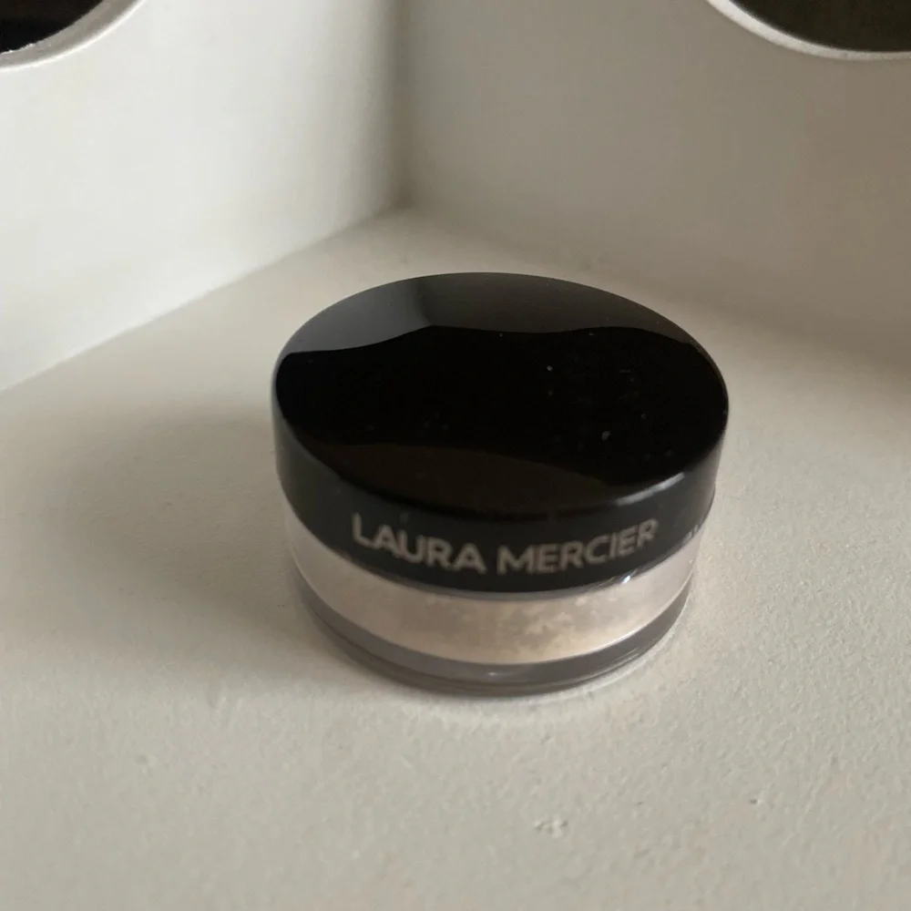 Laura Mercier translucent loose setting powder SAMPLE